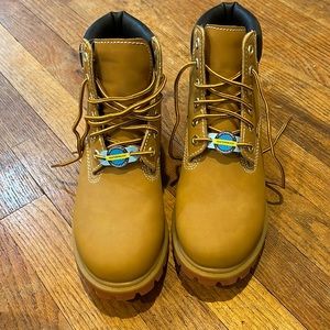 Work boots- BRAND NEW WITH TAGS- for women/men- 7 1/2 wide- WATERPROOF